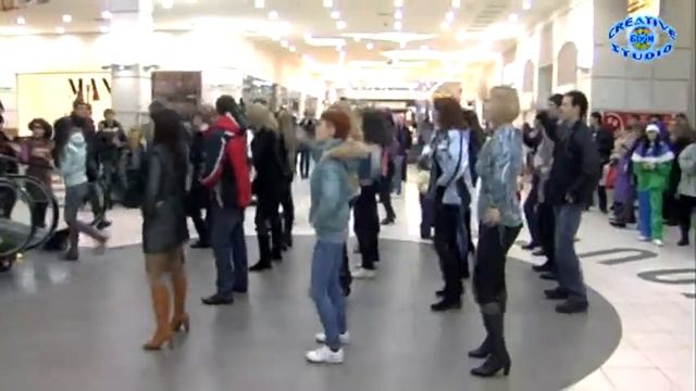 Флешмоб в поддержку акции "Подари детям рождество" смотреть онлайн