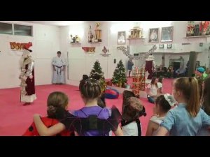 Дед Мороз с нунчаками и гуслями