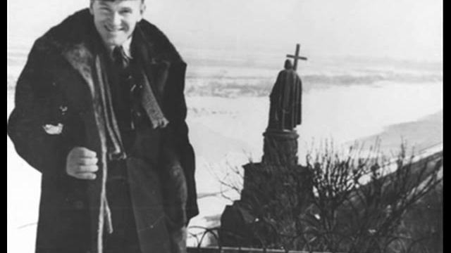 Svyatoslav RICHTER plays SCRIABIN Mazurka Op25 no3, Etude Op42 no5 RACHMANINOV Prelude Op32 no12 смотреть онлайн