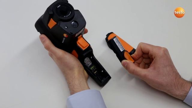 Wärmebildkamera testo 870: Akku einlegen (1/10) | Be sure. Testo смотреть онлайн