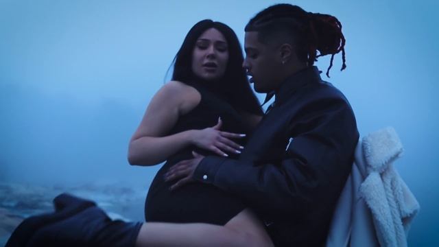 Isaac Sene - La Perla (Virallinen musiikkivideo) смотреть онлайн