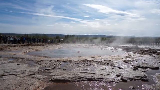 Взрыв гейзера Строккур в Исландии смотреть онлайн