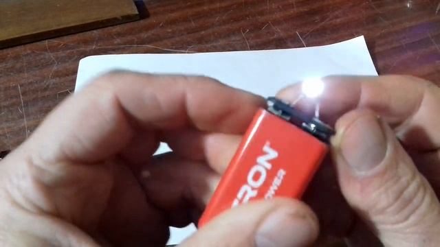 3 идеи! Вот, что можно сделать из батарейки типа " КРОНА "! Полезные самоделки - из старого хлама.