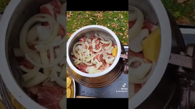 тушоные рёбра, в афганском казане, на костре смотреть онлайн