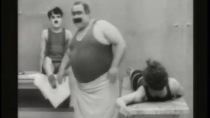 Чарли Чаплин и массажист ))) 1917