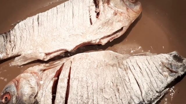 Караси жареные без мелких костей