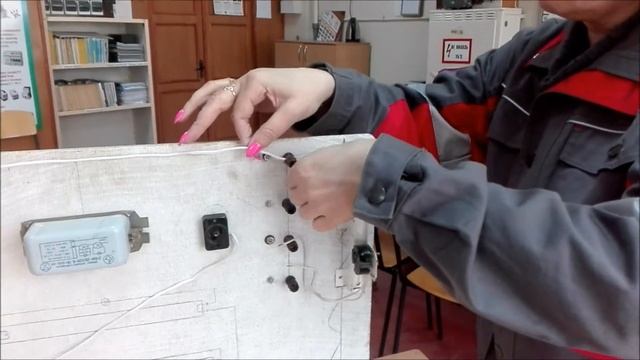 Світильники з люмінесцентними лампами смотреть онлайн