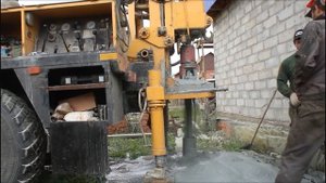 Бурение на УРБ-2А2 с компрессором. Видео с 2-х скважин бригады Бурспецтехники