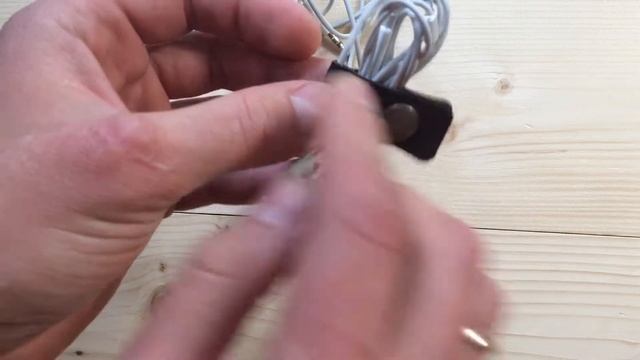 Фиксатор для наушников и проводов смотреть онлайн