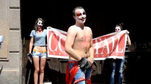 Одесский Femen men показал зад и получил яйцом по голове