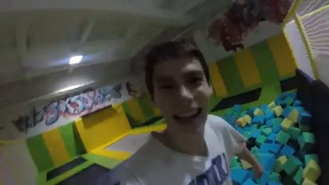 НОЧЬ в закрытой БАТУТНОЙ АРЕНЕ ! 24 hour trampoline park