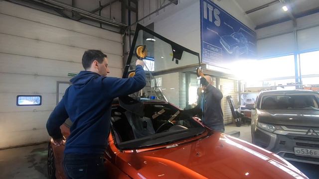 LADA VESTA. ЗАМЕНА ЛОБОВОГО СТЕКЛА. смотреть онлайн