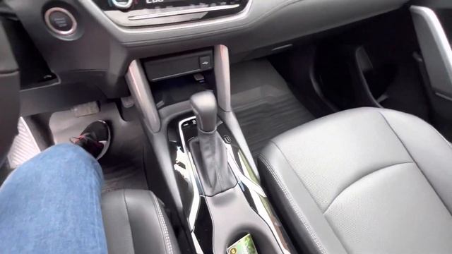 Toyota Corolla Cross 2023 XEi смотреть онлайн