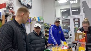 РАЗЪЯСНИЛ ПОЛИЦИИ ПО ЗАКОНУ /  ППС ГУГЛЯТ ЗАКОНЫ НА КАМЕРУ / НАГЛЫЙ ДИРЕКТОР ПЕРЕОБУВАЕТСЯ НА ЛЕТУ