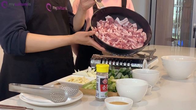 Острая свинина Чеюкпоккым и омлет по-корейски | Корейская кухня | Рецепт корейской кухни