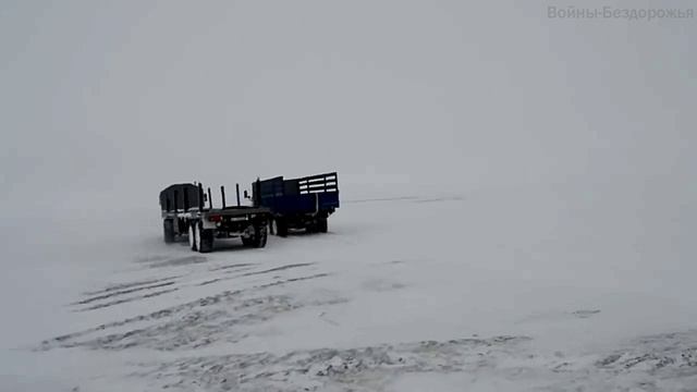 Водители грузовиков на бездорожье ! Профи своего дела.