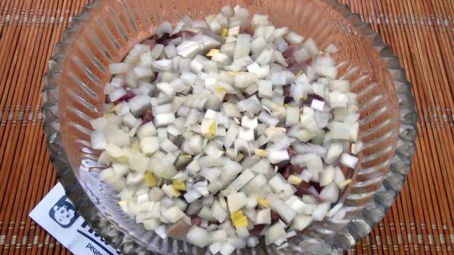 Салат из сельди с вареными яйцами и сыром на праздничный стол