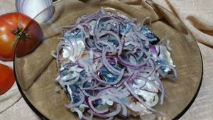 Закуска из солёной скумбрии и красного лука
