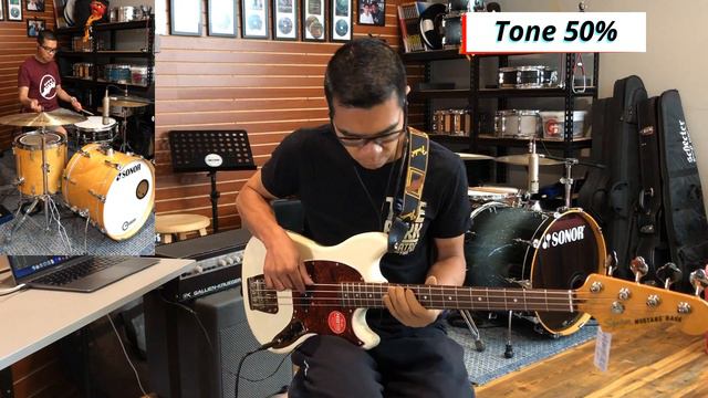 Fender Player Mustang bass vs. Squier Classic Vibe 60s Mustang bass: Comparison of sounds смотреть онлайн