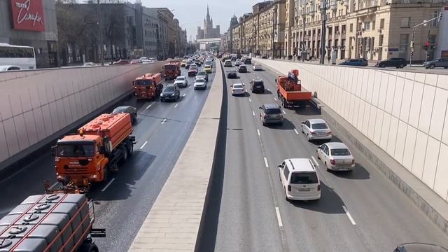 Дороги Москвы промыли с шампунем в третий раз смотреть онлайн