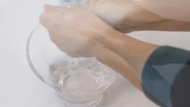 Sanitary and convenient disposable shower towel 'JOY BUBBLE' смотреть онлайн