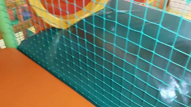 ОЧЕНЬ КРУТАЯ ИГРОВАЯ КОМНАТА РЕБЕНОК ИГРАЕТ