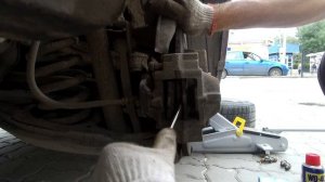 Замена задних тормозных колодок Mercedes W210. Пошаговая инструкция.