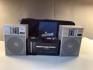 Кассетный проигрыватель Unitech с динамиками и дорожным футляром-ЮЖНАЯ КОРЕЯ