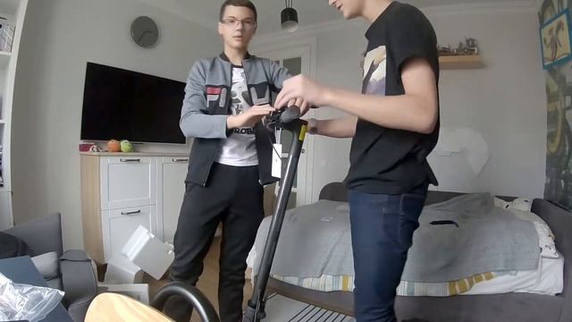 Распаковка Электро-Самоката Xiaomi Mijia M365 ! Не большой Рассказ О Нем! смотреть онлайн