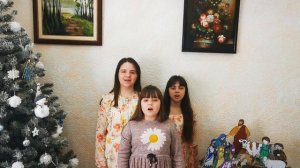 Зайчики и белочки под ёлочкой сидят