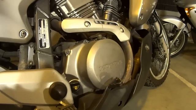 Встречайте легенду Honda XL650V Transalp!!! смотреть онлайн