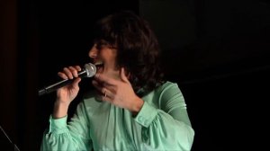 Karen Carpenter Tribute -"PLEASE MISTER POSTMAN" live by Roxanne Charette