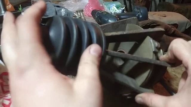 Как поменять пыльник ШРУСа , не снимая его . Самоделка . смотреть онлайн