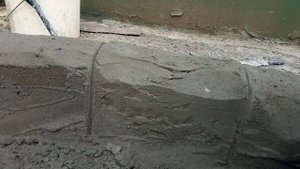 Прокачал старый бетонный бордюр на даче, теперь не стыдно и людям показать). Простые идеи декора