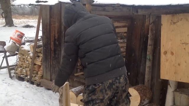 Женский способ колки дров! смотреть онлайн