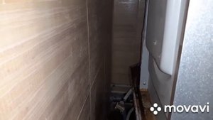 Течь за душевой кабиной.Одна из причин.
