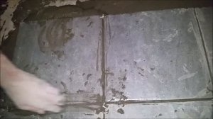 Уладка напольного кафеля в подъезде