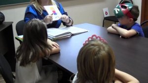 Урок английского языка для маленьких детей в школе Британский Лев