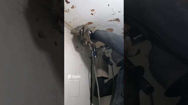 Сварка через зеркало ,полное видео скоро на канале #welder #сантимшва #сваркаэлектродом #рдс.mp4