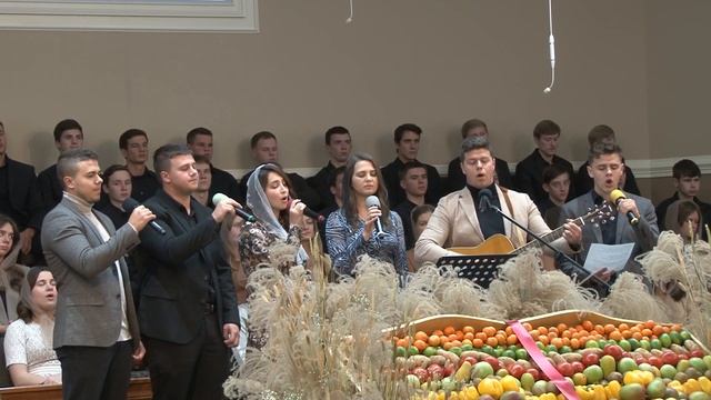 Снова жёлтой листвою покрылась земля смотреть онлайн