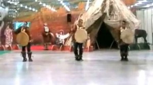 Музыка и танцы народов севера / Кочевников / Шаманские танцы с бубнами и горловым пением ?