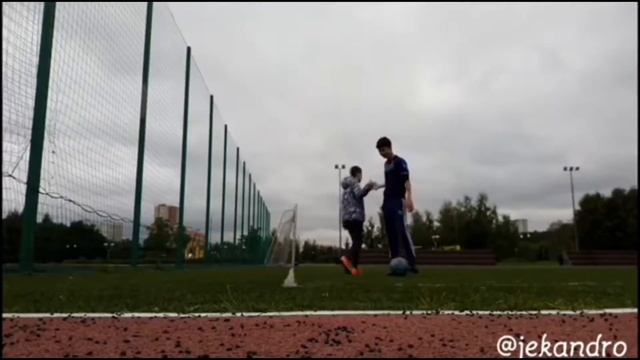 ТИПЫ УДАРОВ В ФУТБОЛЕ / Как нужно бить штрафные? смотреть онлайн