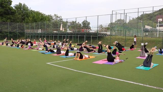 Йога практика на открито. Обзор, 2021 г с Вера Захариева. смотреть онлайн