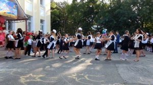 Флешмоб выпускников и первоклассников