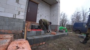 Кладка КРЫЛЬЦА,которое не боится ВЛАГИ!И это не БЕТОН!Блок на отсеве щебня!