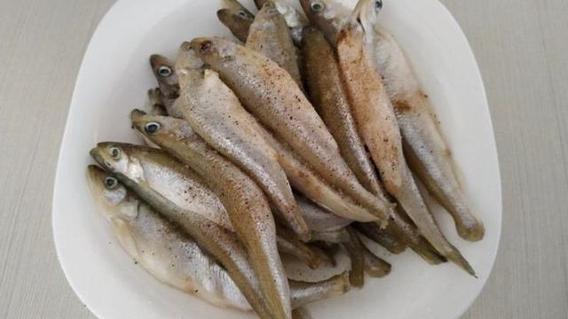 Жареная корюшка в панировочных сухарях