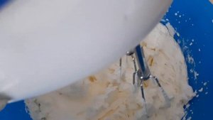 Мороженое дома из сливок и сахарной пудры ?