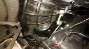 Замена мотора отопителя Renault Megan 3 Fluence.