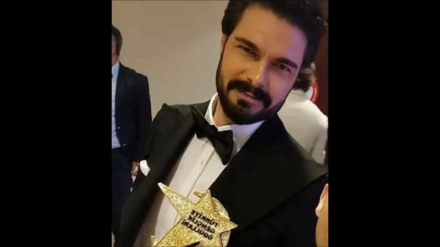 Nanuka îi gestionează pe Nazmiye, Öznur și Halil İbrahim așa cum vrea ea cu banii tatălui ei. смотреть онлайн