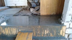 Ремонт крыльца Часть 2.,готовлю раствор и заливаю в опалубку.